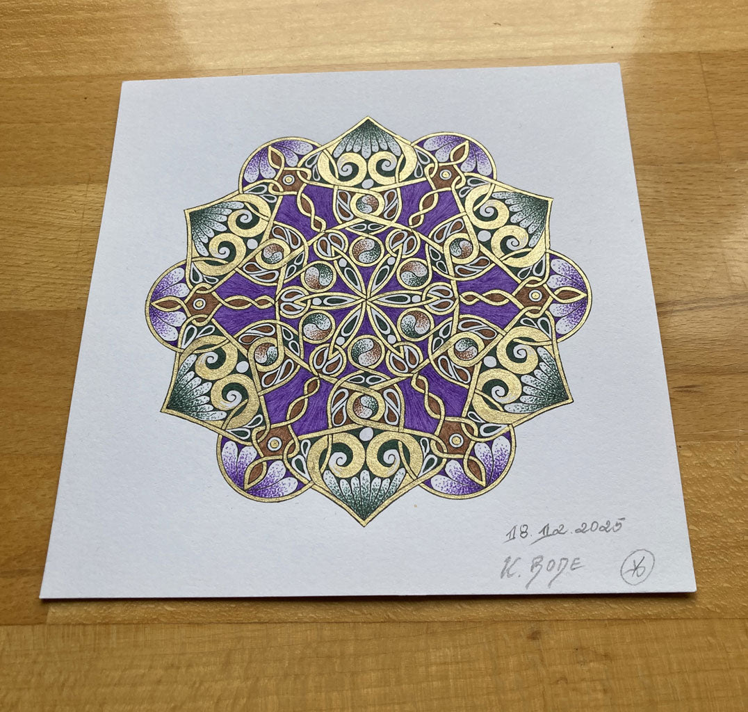 Mandala Original handgezeichnet „Königssiegel der verborgenen Ordnung“ – Spirituelles Kunst Unikat für den Altar & zur Raumharmonisierung