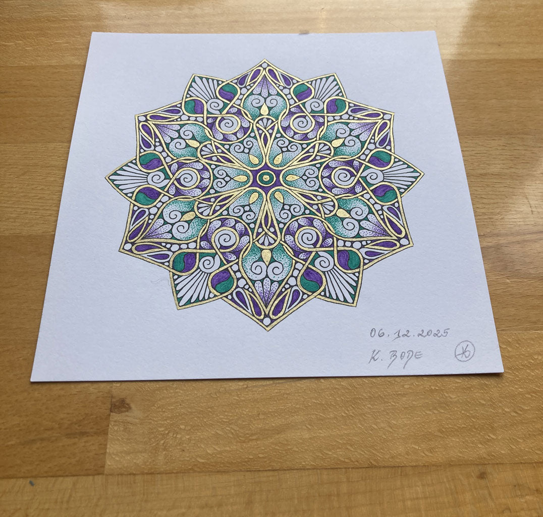 Mandala Original handgezeichnet „Sternkrone der lichten Ordnung“ – Spirituelles Kunst Unikat für den Altar & zur Raumharmonisierung